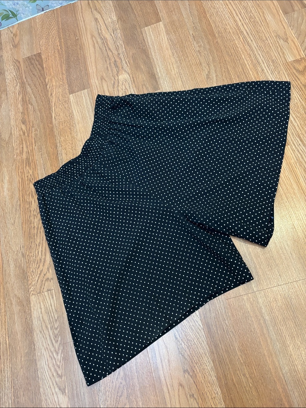 Vintage 1980’s Sophisticates black & white polka dot pleated shorts. Size L.